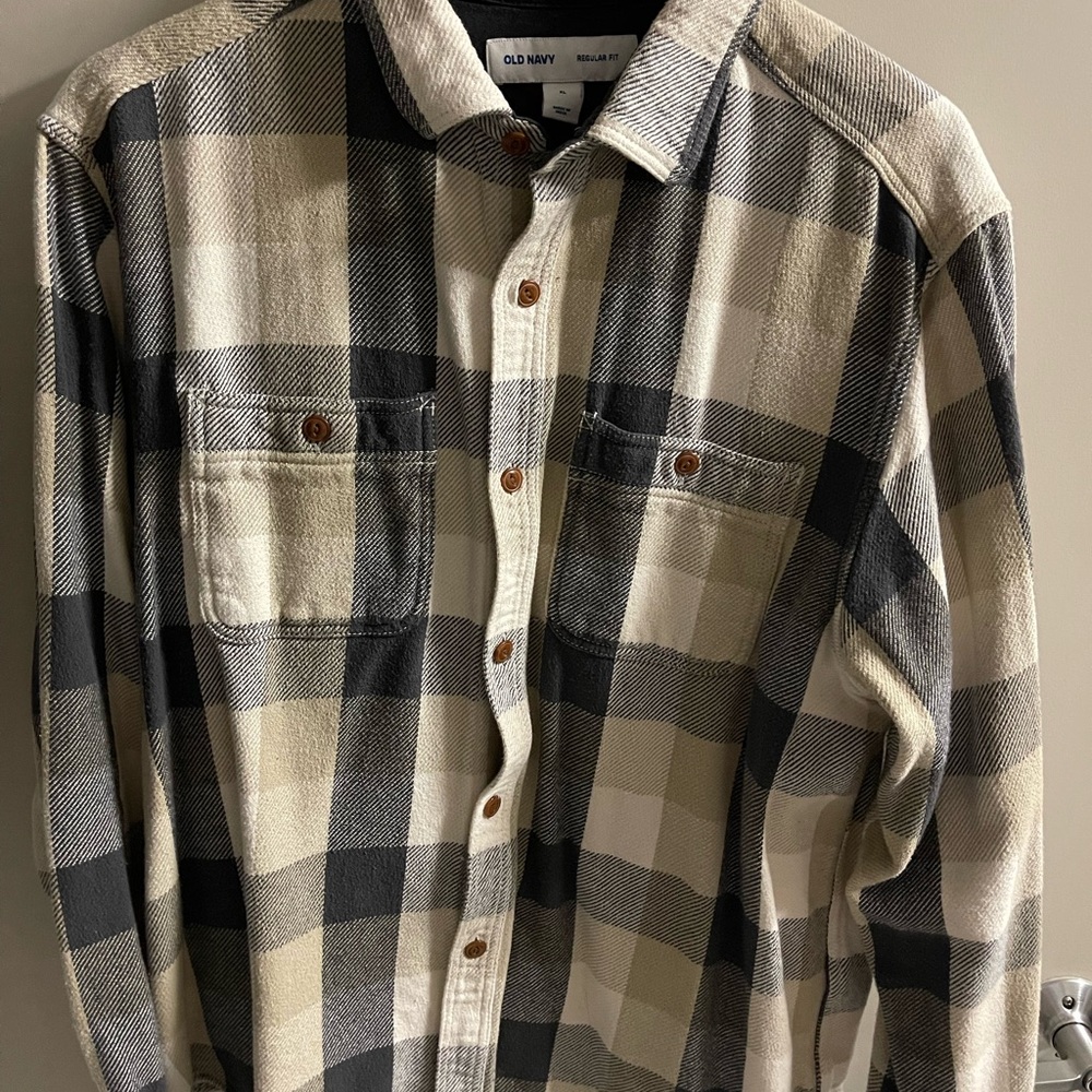 Old Navy Men's Cream and Black Checkered Shirt
